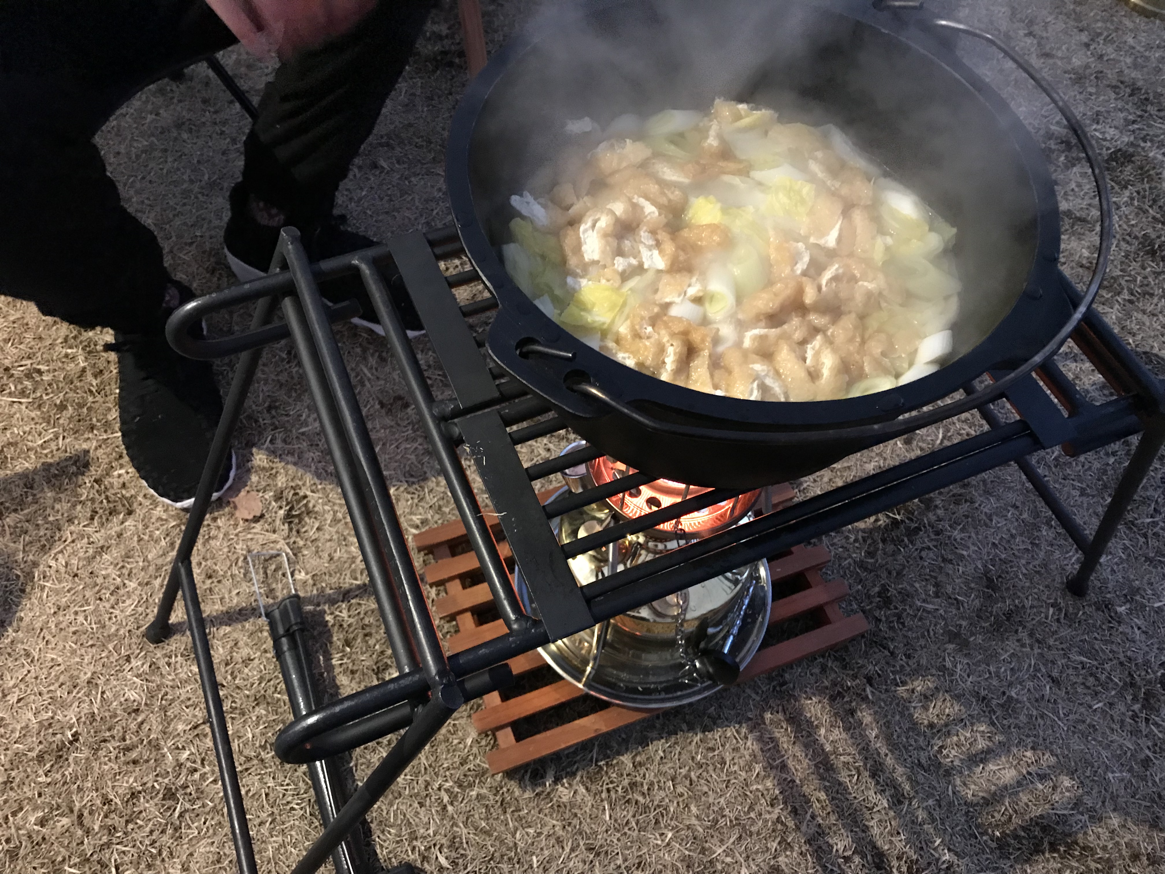 冬キャンプではダッチオーブンでアツアツの煮込み料理を食べよう Have A Good Camp