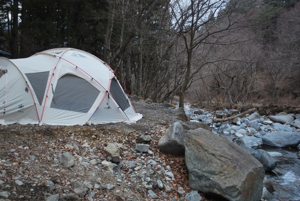 森の中で静かに川のせせらぎを楽しめる冬の道志の森キャンプ場 Have A Good Camp