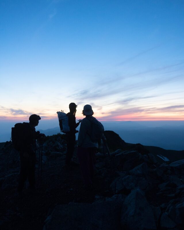 キャンプだって明け方と夕方がエモいんだから 山だってそりゃそうだよなぁ  てことはもっと山でキャンプしないといけないのか  #キャンプ #camp #キャンプギア #テント泊 #アウトドア #山歩き #登山 #ハイキング #風景 #haveagoodcamp #lifeoverground
