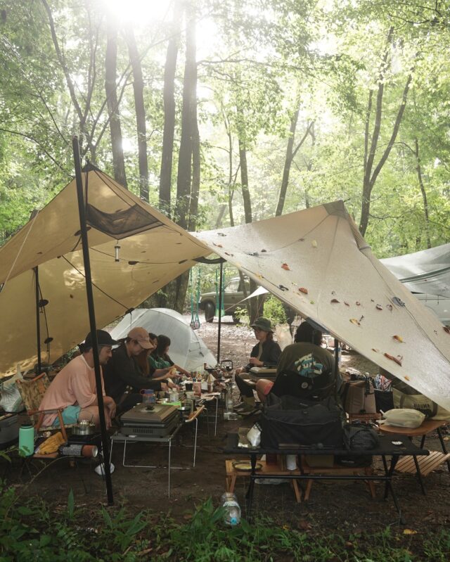 一気に２家族増えたぐらいの存在感  笑いと癒しをありがとう  グルキャンの集合写真はコバさんにお任せ📸  @y_kobayashi_photography  @miwa.ko.0727  @an.pon.camp  @ac14co  @c6_6   #キャンプ #アウトドア #キャンプギア #haveagoodcamp #lifeoverground